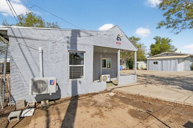 Building Photo - 1410 S 24th Ave