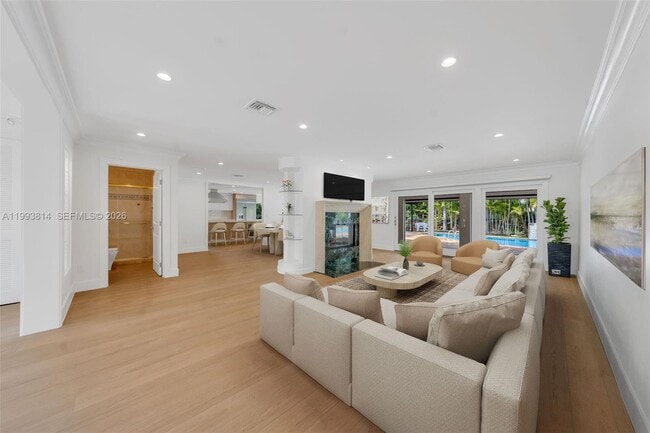 Building Photo - 5120 Carillo St