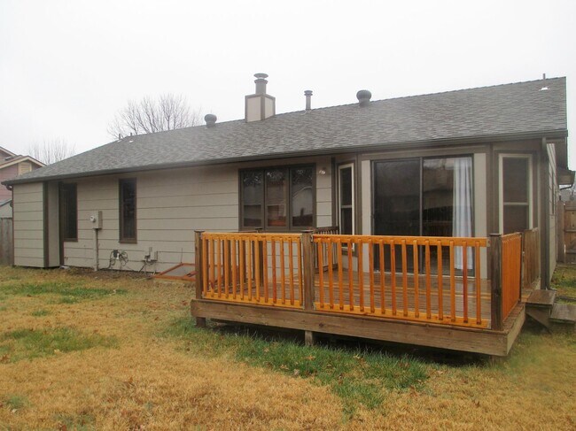Building Photo - 11310 W Delano Ave