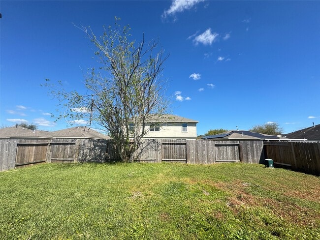 Building Photo - 7906 Emerald Oak Dr