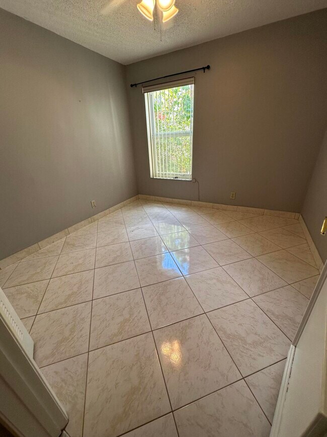 Building Photo - 14905 Wedgefield Dr