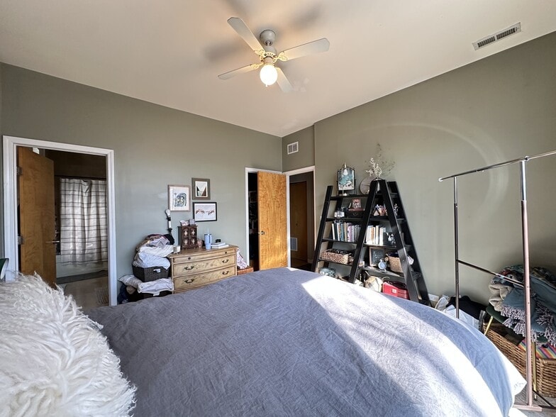 Building Photo - 1743 W North Ave