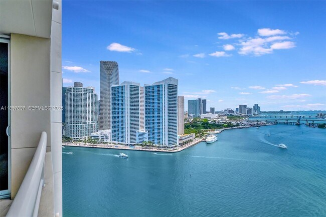 Building Photo - 848 Brickell Key Dr