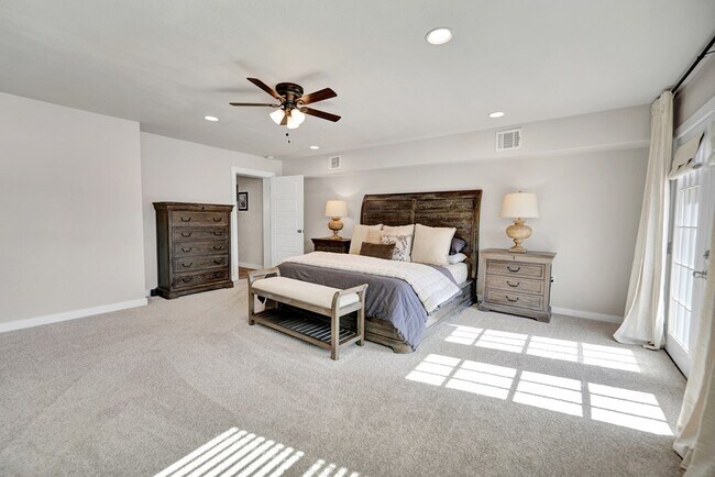 Building Photo - 715 Shell Ave