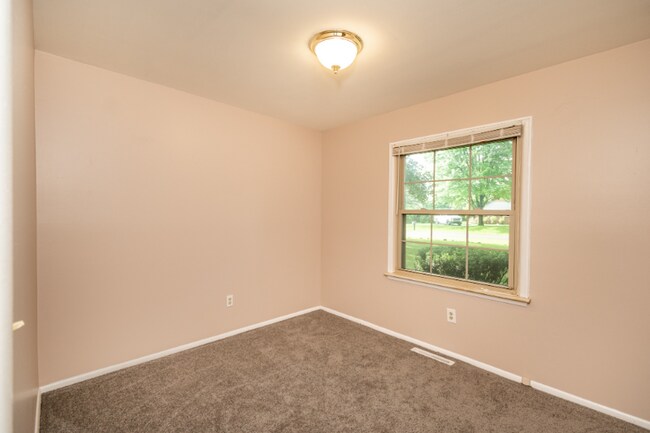 Building Photo - 1239 Ashover Dr
