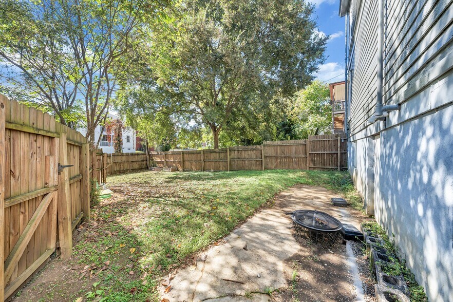 Building Photo - 812 Marshall Ave SW