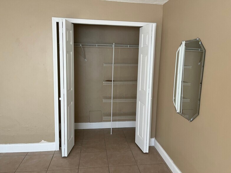 Building Photo - 4802 Tudor Dr