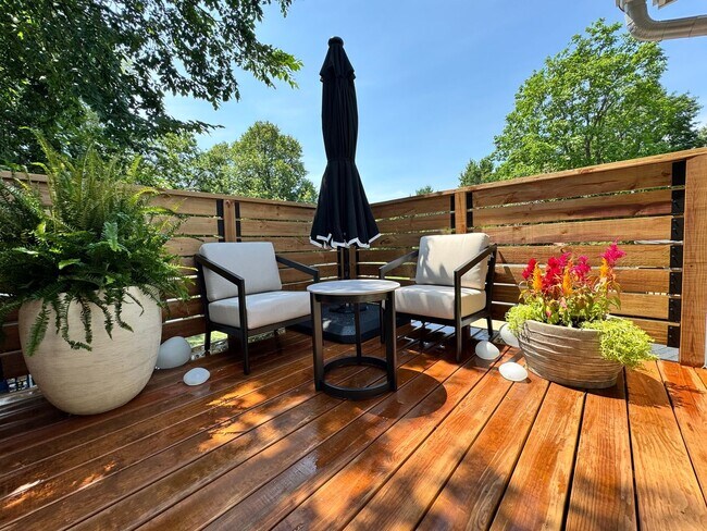 Building Photo - 7713 Knoll St