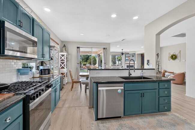 Building Photo - Amazing 5-Bedroom, 2.5-Bath Two Story Home in Stoneridge, PV