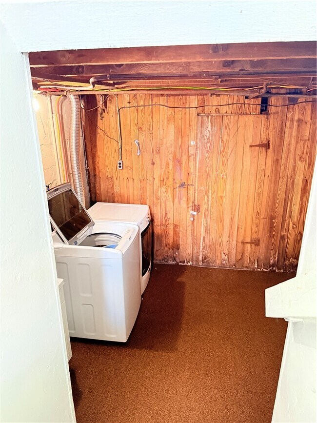 Building Photo - 948 Monroe Ave