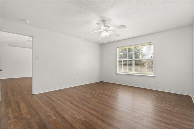 Building Photo - 2940 Jersey Dr W