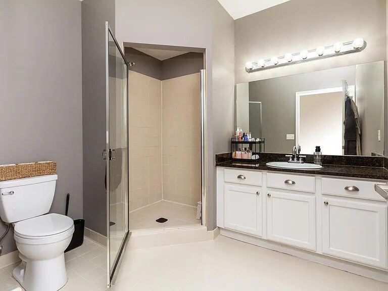 Building Photo - 5439 Twin Oaks Dr