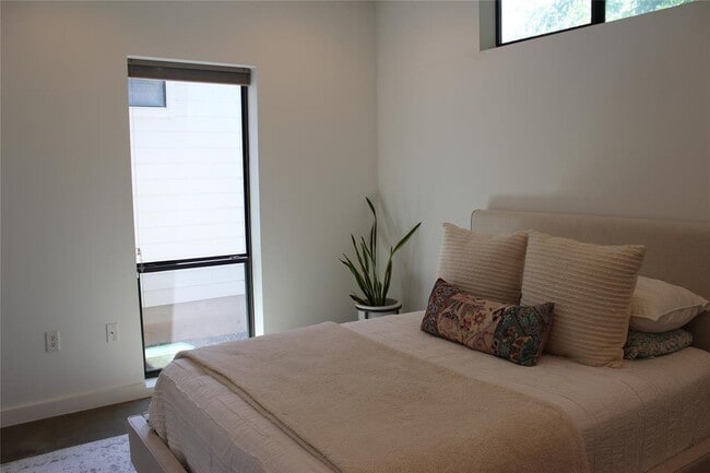 Building Photo - 3700 Garden Villa Ln