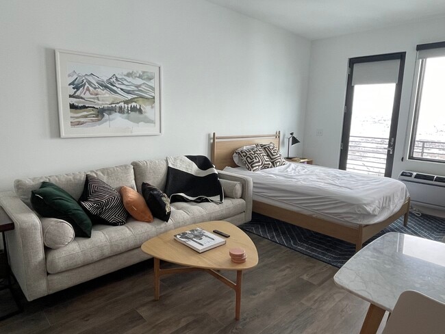 Building Photo - 2303 Deer Hollow Rd