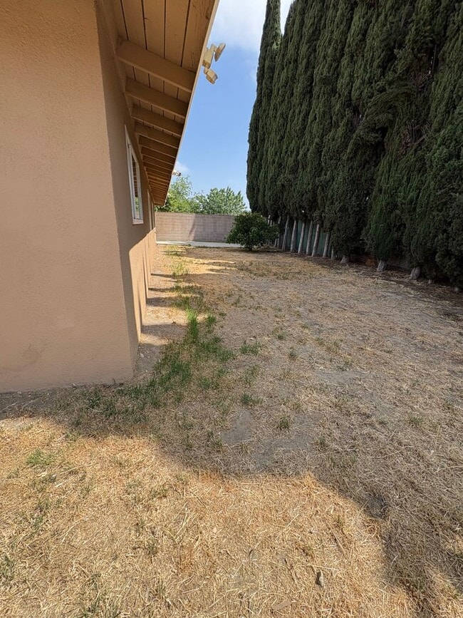 Building Photo - Charming Remodeled 3-Bedroom, 2-Bath in Po...