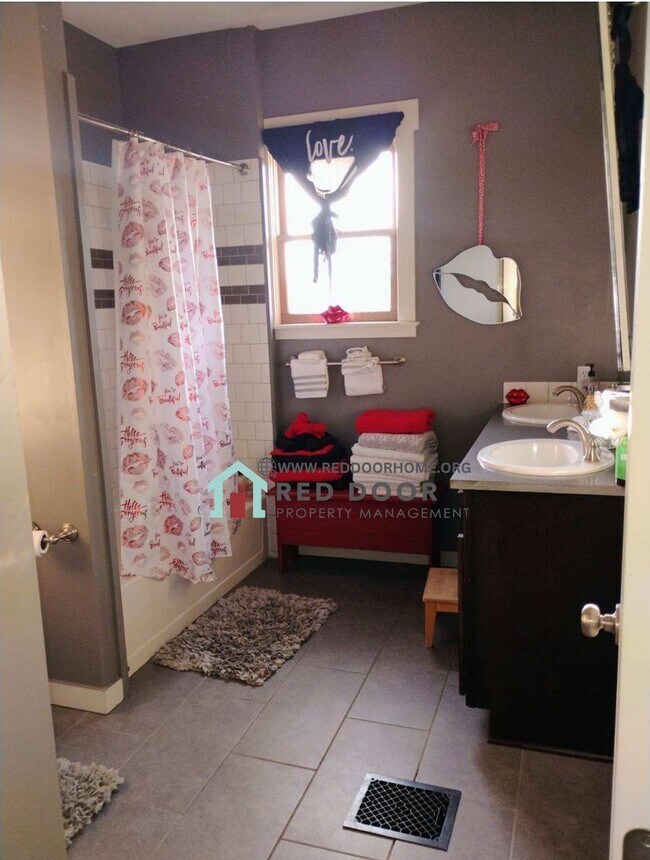 Building Photo - Spacious 4-Bedroom Home in the Heart of Great Falls – Mid-Term Rental