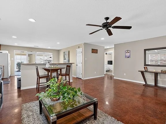 Building Photo - Comfy 4-Bed Midland Home with all appliances, backyard, attached garage, 6 min to grocery store