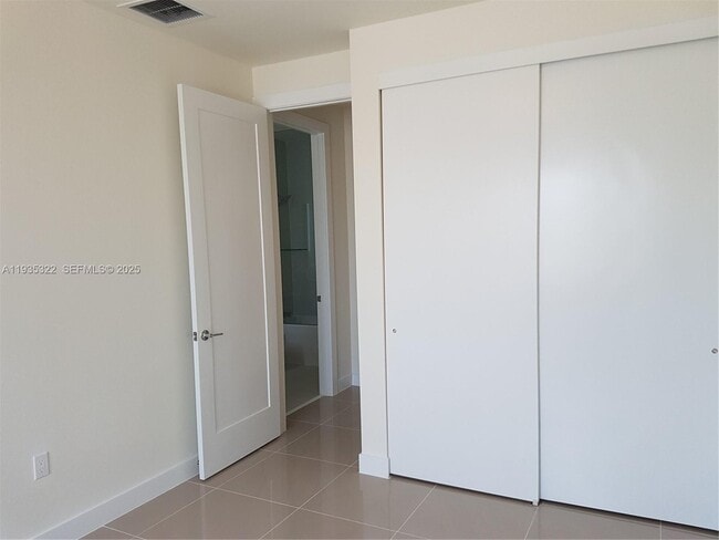 Building Photo - 10245 NW 63rd Terrace