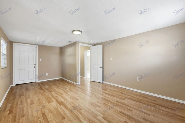 Building Photo - 1309 Oakridge Rd