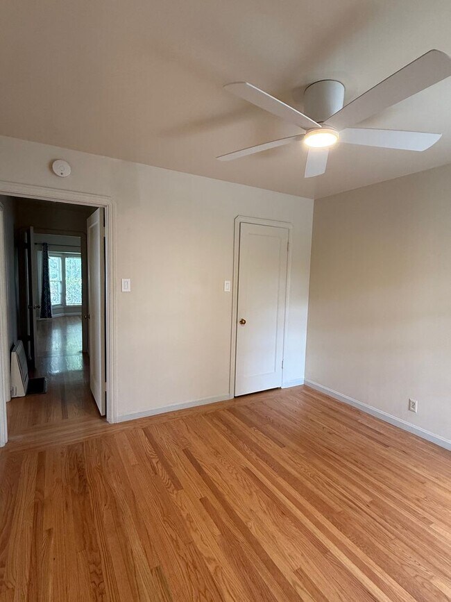 Building Photo - 2230 Montecito Ave