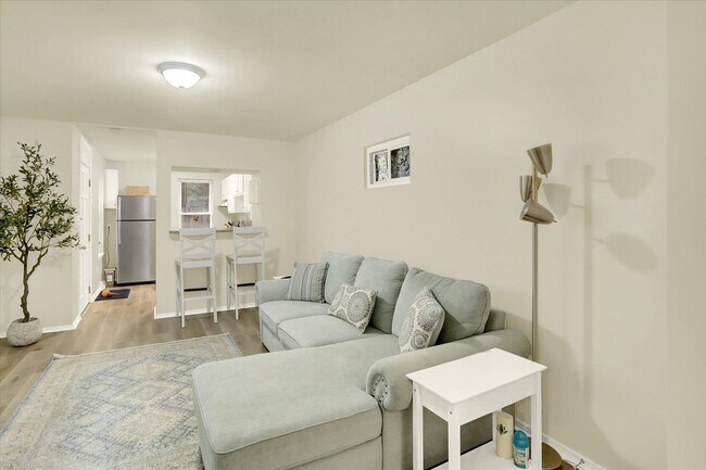 Primary Photo - 407 Boas St