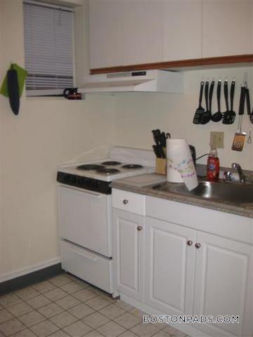 Building Photo - 833 Beacon St