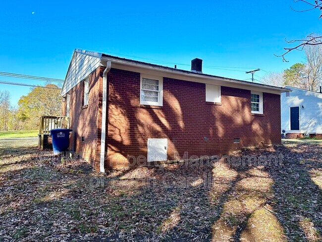 Building Photo - 504A Moore Dr