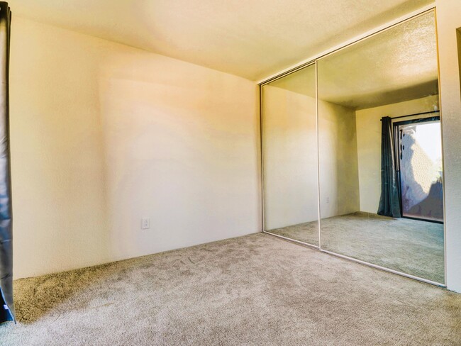 Building Photo - 291 E Mel Ave