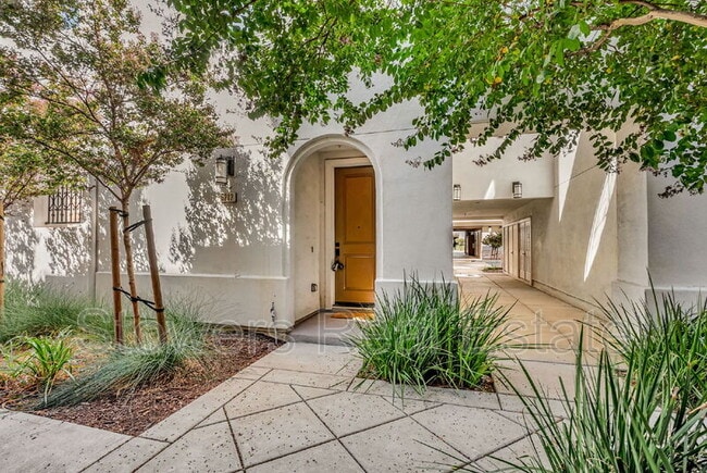 Building Photo - 5212 S Esprit Loop