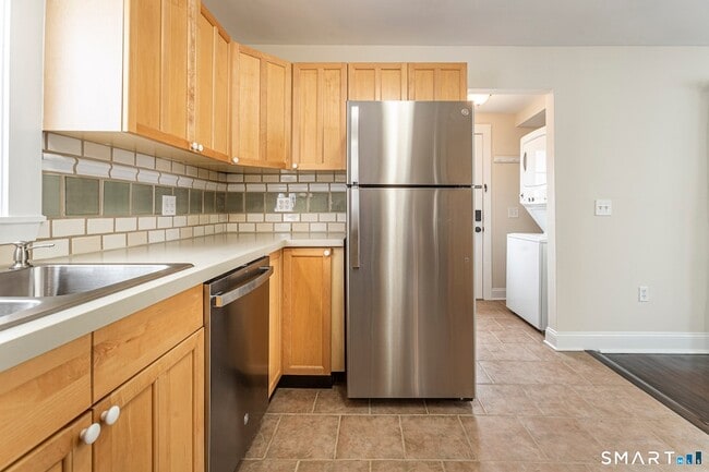 Building Photo - 15 Cowles St