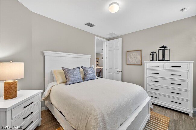 Building Photo - 14567 Edgewater Cir