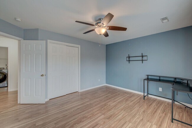 Building Photo - 208 Woodbrook Way