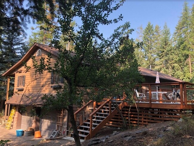 Building Photo - Wonderful Unfurnished 3 Bed 3 Bath Home ou...