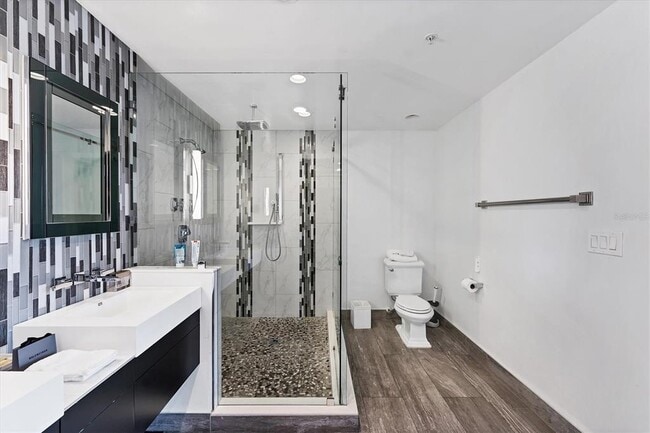 Building Photo - 525 E Jackson St