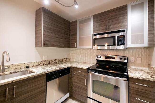 Building Photo - 64 Isle of Venice Dr