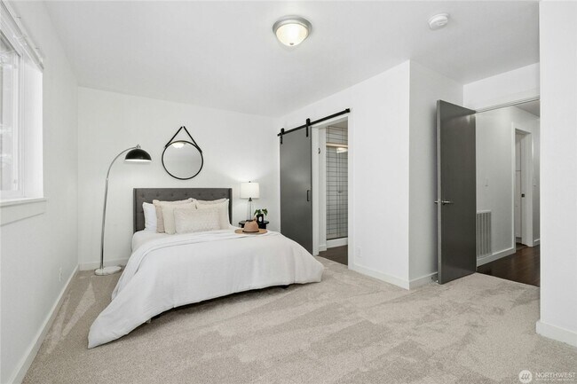 Building Photo - Spacious Richmond Highlands Retreat with Modern Updates & Flexible Living