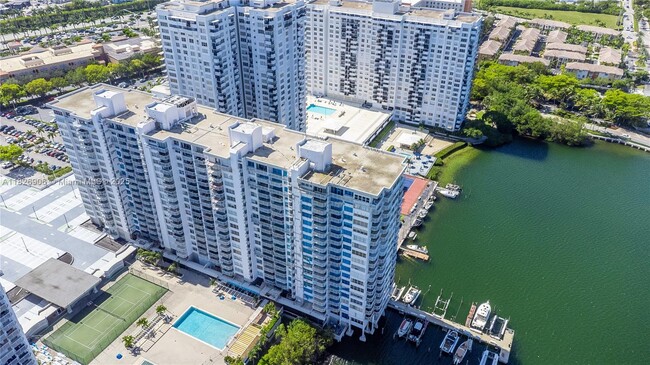 Building Photo - 18081 Biscayne Blvd