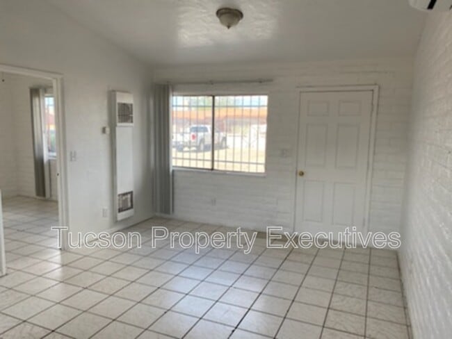 Building Photo - 5764 S Park Ave