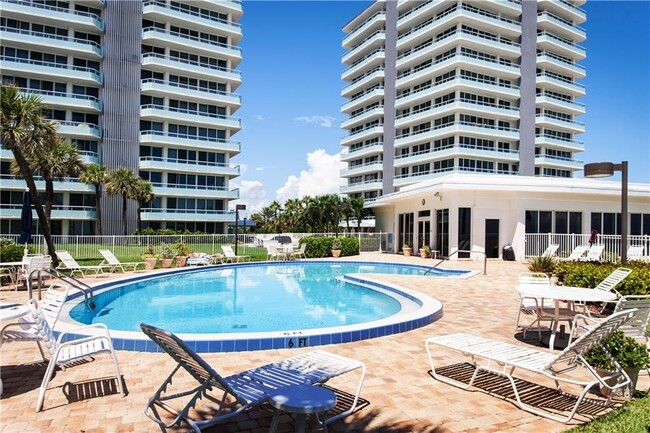 Building Photo - 3554 Ocean Dr