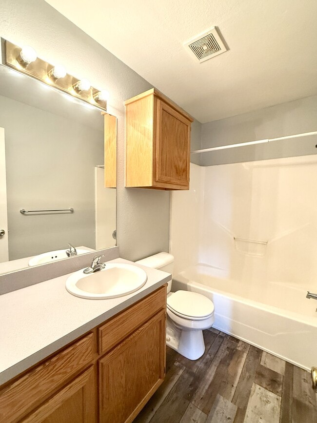 Building Photo - 2305 Cimmaron Dr