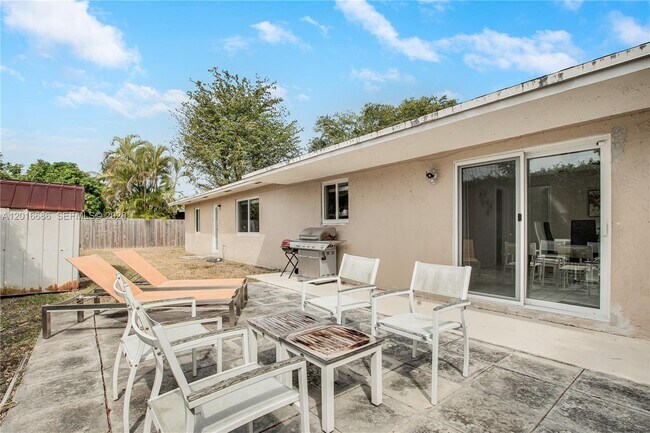 Building Photo - 9330 SW 165th St