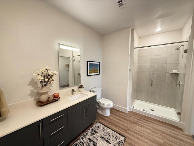 Building Photo - 641 W Crosstimbers St