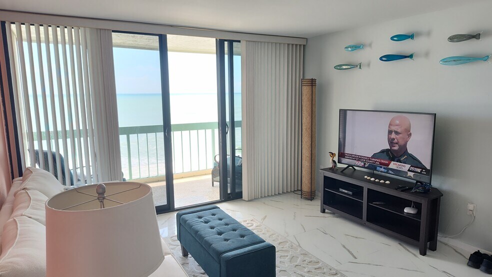 Building Photo - 9940 S Ocean Dr