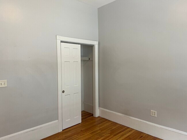 Building Photo - 96 E Brookline St