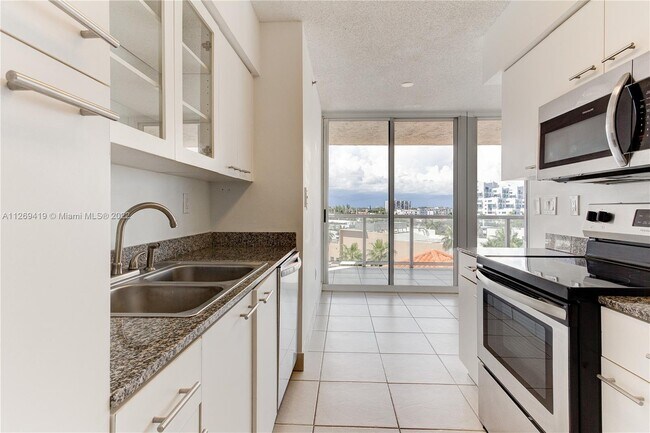 Building Photo - 7330 Ocean Terrace