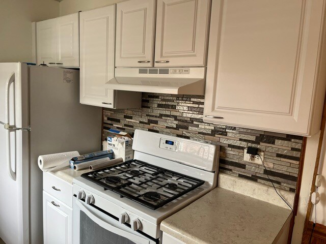 Building Photo - 1805 Jamestown Cir