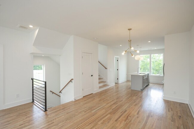 Building Photo - 522 Cliff Cir