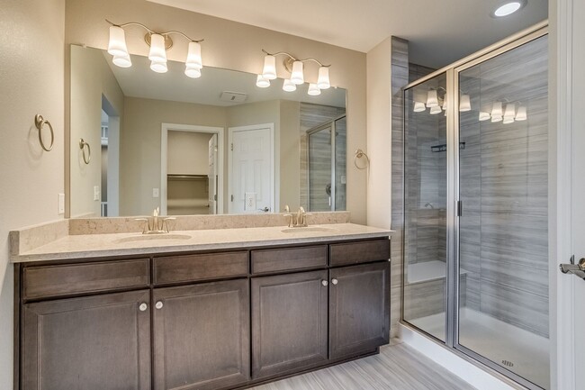 Building Photo - Spacious 4BR Townhome in Denver