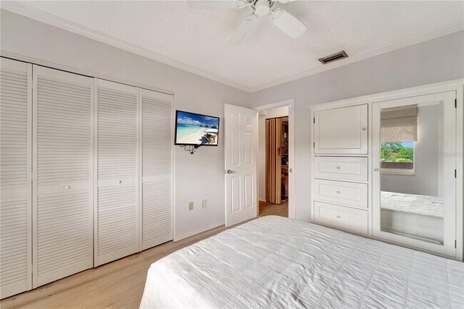 Building Photo - 6699 San Casa Dr