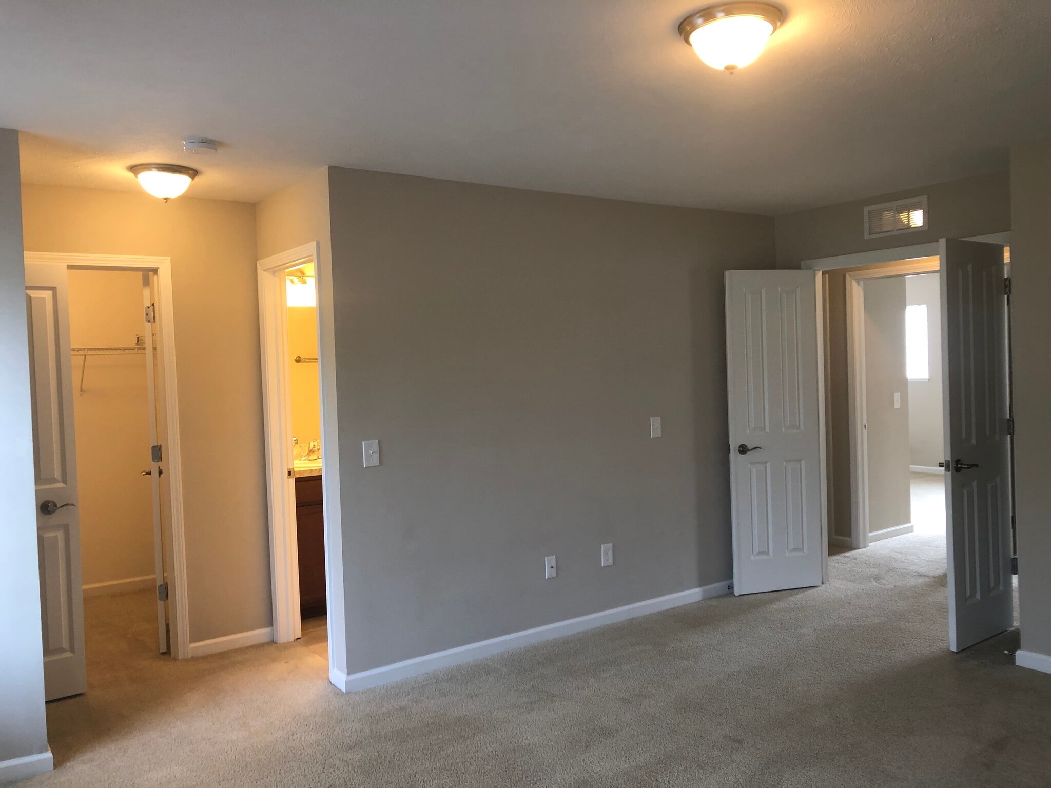 Primary bedroom - 1925 E 86th St